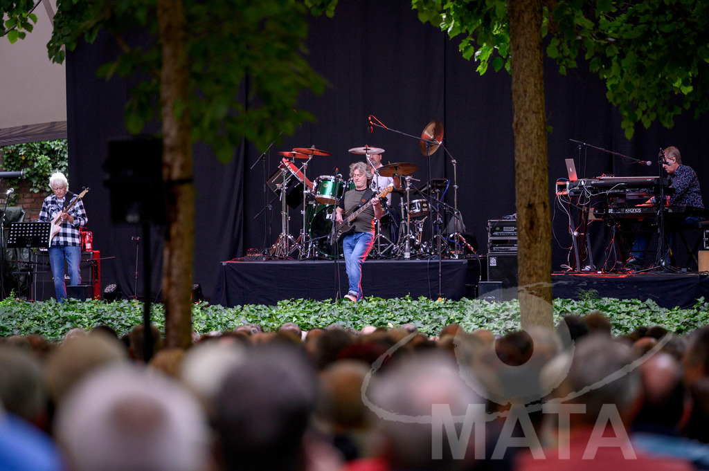 _DWI2434 | John Lees von John Lees' Barclay James Harvest live bei einem Konzert in Serenadenhof Nürnberg, 01.07.2023 - Realisiert mit Pictrs.com