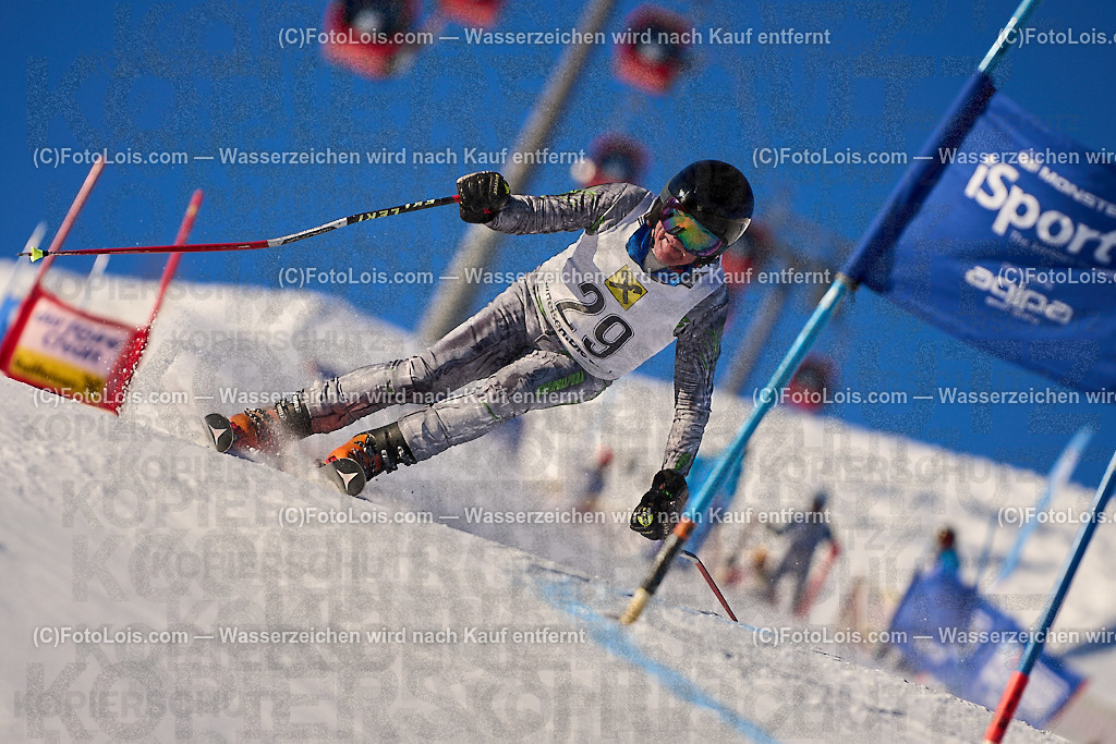 ALP2589_MASTERS-Cup_GS-B Herrn_Eichner Alois | (C)FotoLois.com, Alois Spandl. FIS Masters-Cup Wildschönau, Giant Slalom auf der Piste Schatzberg GS, Siegerehrung auf dem Dorfplatz Niederau, Sa 13. Januar 2024.