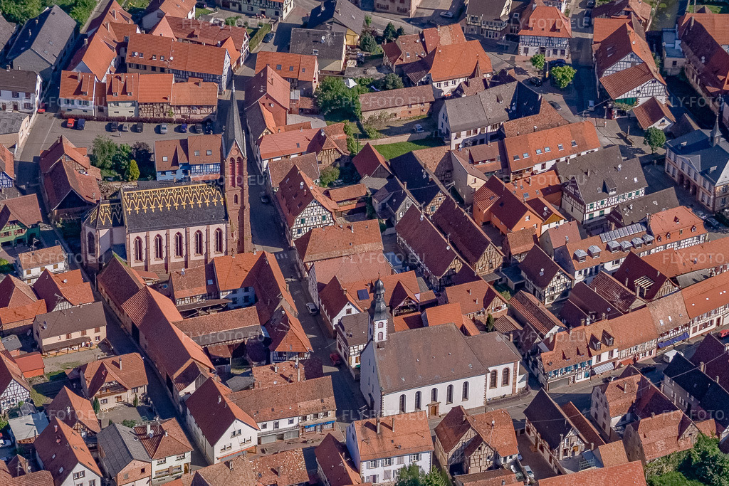 Vue aérienne: Église Saint-Laurent et Presbytère protestants à Wœrth dans le département Bas Rhin, France – .Photo: IMG_10826.jpg prise le 12/05/2008 par Werner Riehm/FLY-FOTO.eu – Résolution de l'original: 3159 x 2106 px