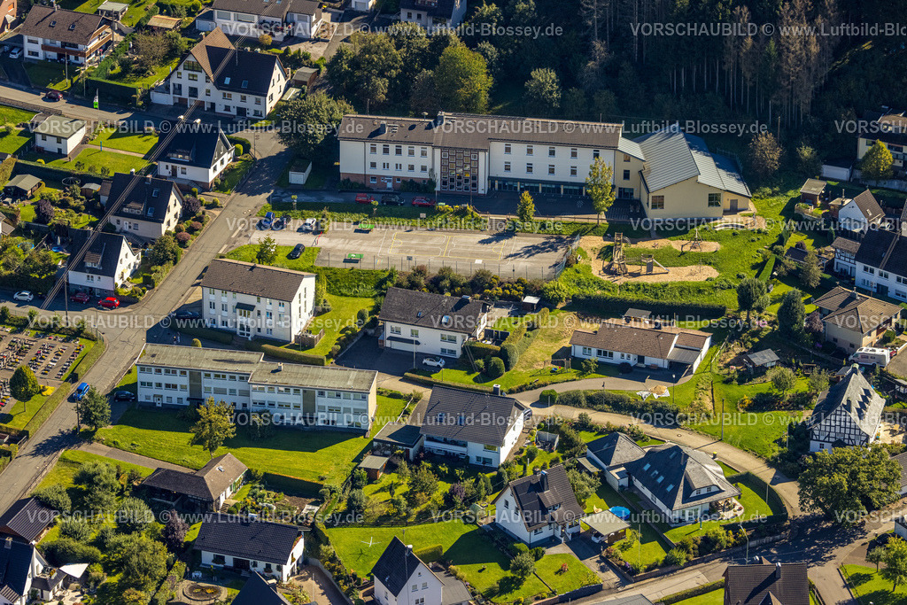 Lennestadt230910626Meggen | Luftbild, St. Franziskus Schule Meggen-Maumke, Lennestadt, Sauerland, Nordrhein-Westfalen, Deutschland