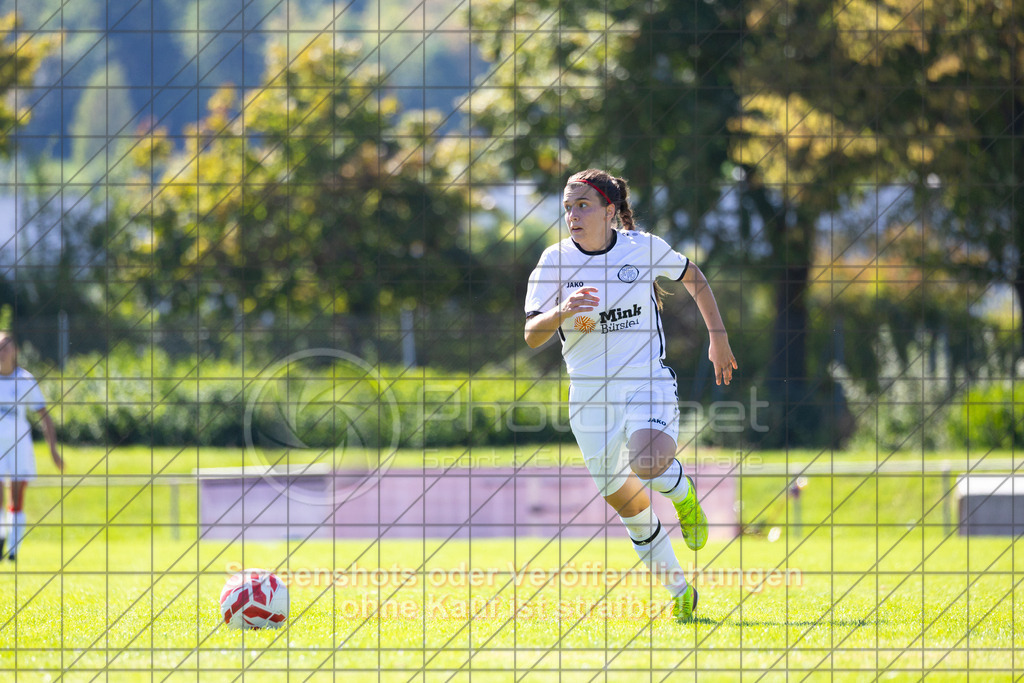 20260906_121357_0194_(c)_by_PhotoPeet | #,1.FC Donzdorf (weiß) vs. 1.FC Heidenheim 1846 (rot), Fußball, Frauen-Verbandspokal Gruppe 2, 2. Runde, Saison 2026/2027, Rasenplatz Lautertal Stadion, Süßener Straße 16, 73072 Donzdorf, 06.09.2026 - 11:00 Uhr,Foto: PhotoPeet / Sport- &amp; Eventfotografie / Peter Harich