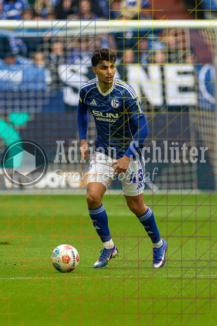 05.04.2026, GER, Fussball, Herren, 2. BL, Saison 2025/2026, FC Schalke 04 - Karlsruher SC | Mertcan Ayhan (S04) in Aktion am Ball, Einzelaktion 