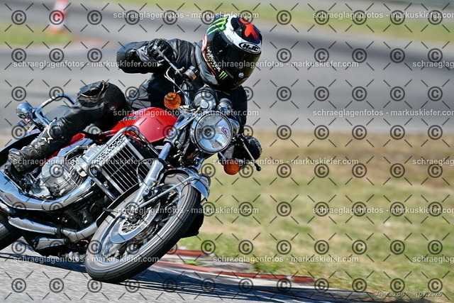 25bc03-0110 | markuskiefer.com - Realisiert mit Pictrs.com