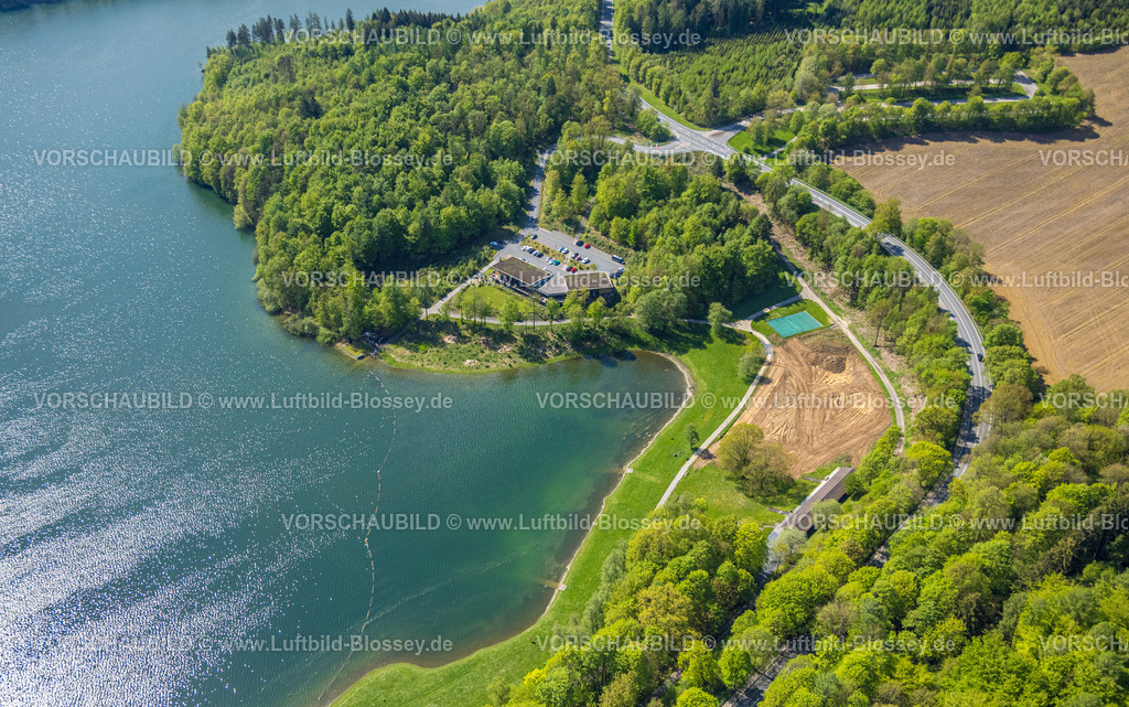 Meschede230500917 | Luftbild, Hennesee Talsperre, Stausee im Arnsberger Wald, H1 am See, Berghauser Bucht Baustelle und Erdarbeiten am Badestrand, Berghausen, Meschede, Sauerland, Nordrhein-Westfalen, Deutschland