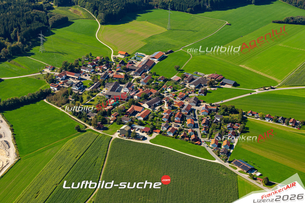 Die Luftaufnahme Buch - Kirchseeon wurde 2021 mittels Flugzeug (keine Drohne) erstellt. Hohe Auflösung -für große Poster und Wandbilder geeignet!