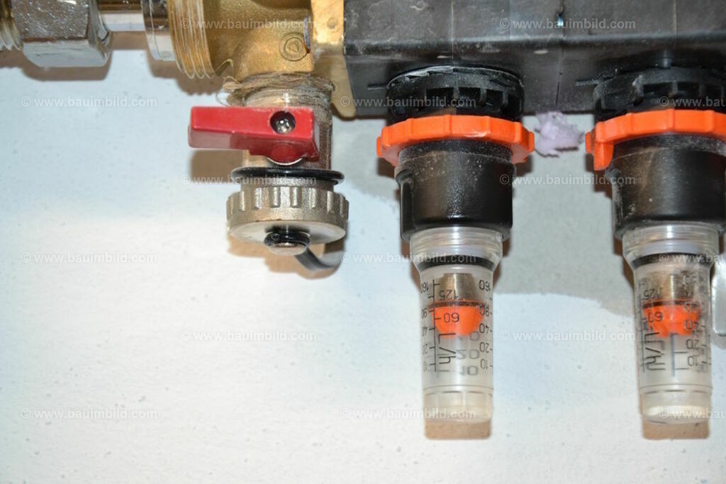 bib-lg16-heizung-0094 | Nach LV-Leistungsgruppen sortierte Detailfotos über den Bau eines Hauses. Alle Hausbau-Bilder direkt vom Urheber und Autor der Website Haus-Selber-Bauen.com