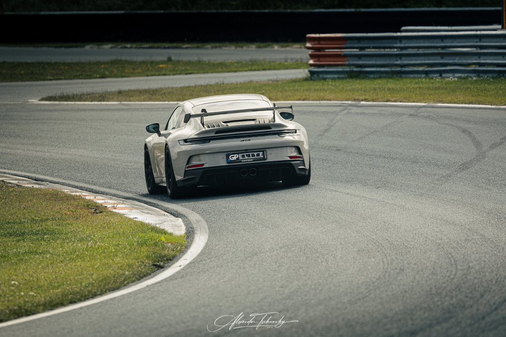R6AT2027 _Alexander Tschuncky | Entdecken Sie die faszinierende Welt von Alexander Tschuncky Arts: Kreative Fotografie, atemberaubende Automobilkunst und hochwertiger Bilderdruck. Lassen Sie sich inspirieren! - Realisiert mit Pictrs.com