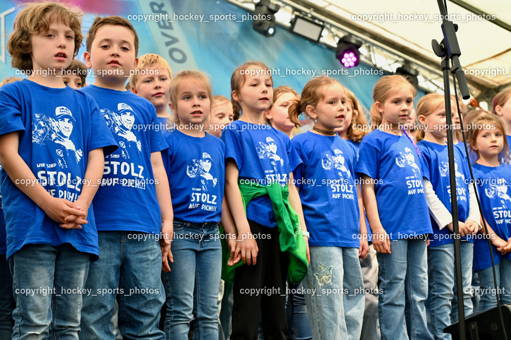 Empfang Daniel Tschofenig | Kinder sagen für Daniel Tschofenig, Empfang Daniel Tschofenig, Empfang Daniel Tschofenig am 10.05.2025 in Hohenthurn (Mehrzweckhaus Hohenthuurn), Austria, (Photo by Bernd Stefan)