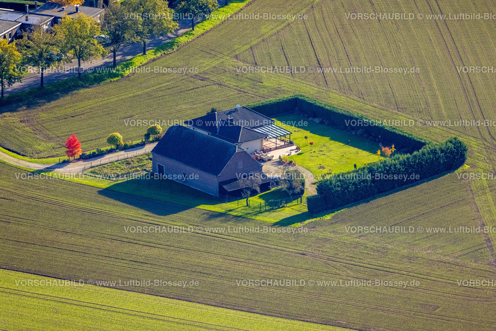 Neukirchen-Vluyn221004840 | Luftbild, Wohnhaus im Feld, Vluyn, Neukirchen-Vluyn, Ruhrgebiet, Niederrhein, Nordrhein-Westfalen, Deutschland