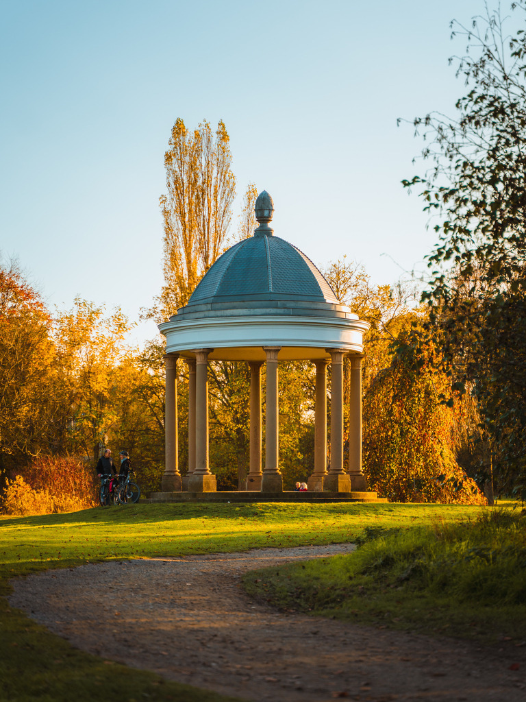Schloss Richmond | Entdecke exklusive Fotokunst aus Braunschweig: Bildband, Leinwände, Postkarten, Kalender, digitale Downloads & Bildlizenzen. Jetzt im offiziellen Beautiful Braunschweig Shop! - Realisiert mit Pictrs.com