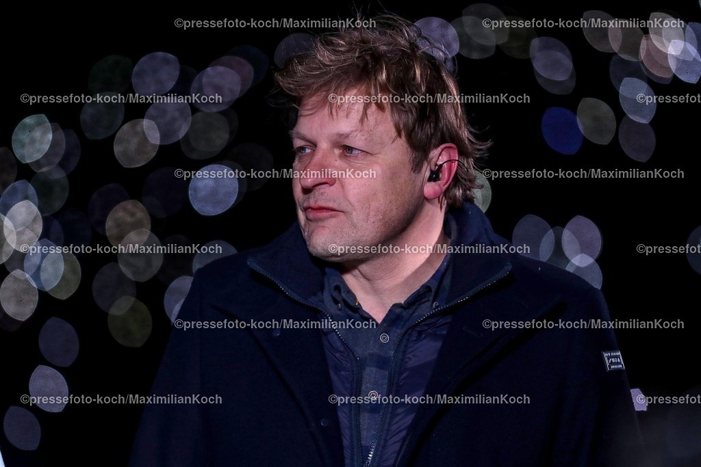 S0401022502182 | 01.02.2025, Fußball, FC Schalke 04 - 1. FC Magdeburg, 2.. Fußball Bundesliga, 20. Spieltag, Veltins-Arena Gelsenkirchen, Saison 2024 2025: Schalkes Sportdirektor Youri MulderDFB regulations prohibit any use of photographs as image sequences and or quasi-video.