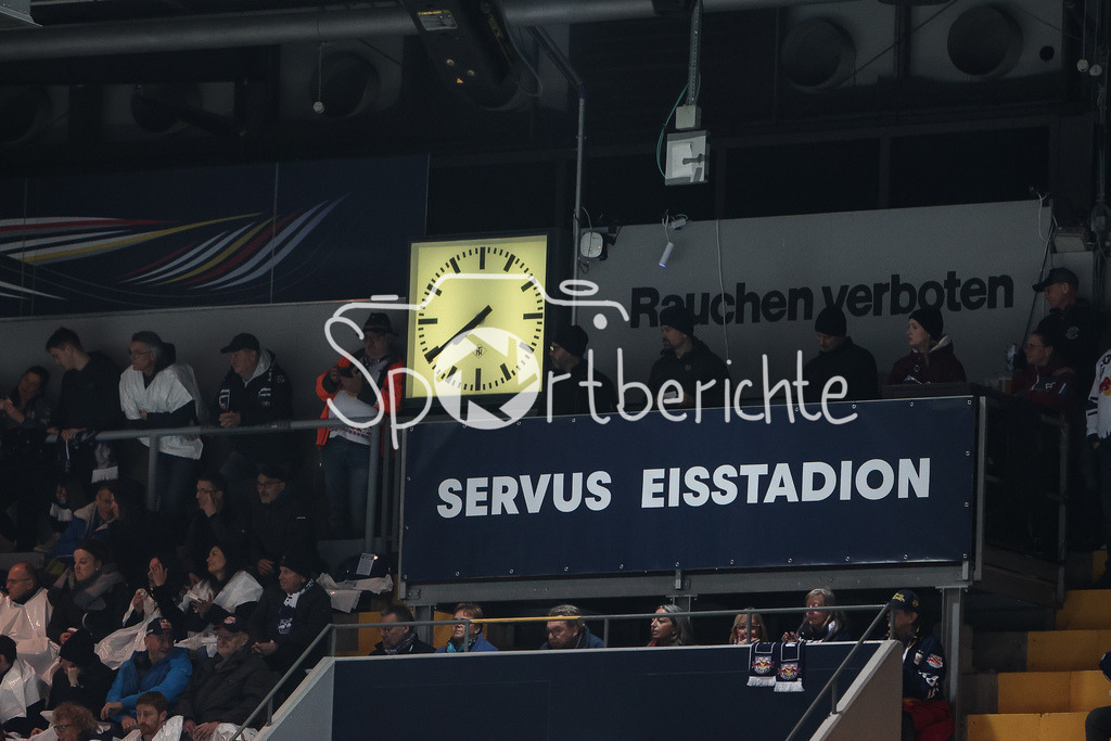 EHC München - Augsburger Panther | Die Muenchner verabschieden sich von der Eishalle beim letzen Vorrundenspiel der DEL Saison gegen Augsburg / Servus Eisstadion / Nostalgie / Symbolbild