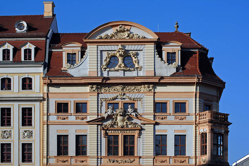 Bildlexikon Leipzig - Romanushaus - Fassadenschmuck | Das Team hinter BILDLEXIKON LEIPZIG bündelt historische wie aktuelle Informationen über die Stadt Leipzig in Text und Bild auf einer Plattform und stellt diese der interessierten Öffentlichkeit zur Verfügung.