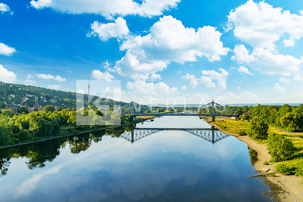 Luftaufnahme_Blaues Wunder-Elbe-DJI_20240618064833_0053 | Blick über die Elbe auf das Blaue Wunder  - Realisiert mit Pictrs.com