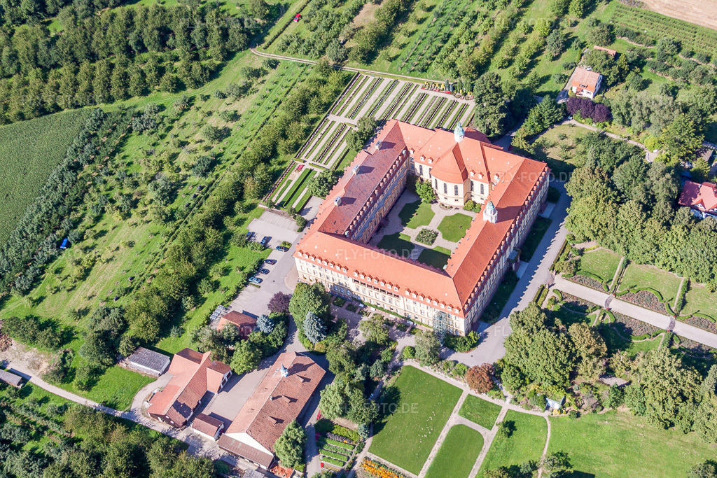 Luftbild: Gebäudekomplex des Klosters Kloster der Franziskanerinnen Erlenbad e.V im Ortsteil Obersasbach in Sasbach im Bundesland Baden-Württemberg in Deutschland. Foto: IMG_31471.jpg vom 09.08.2010 durch Werner Riehm/FLY-FOTO.de