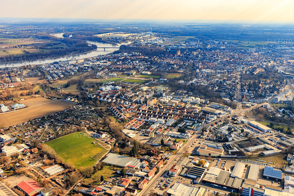 Luftbild: Stadtansicht aus Norden am Rhein in Speyer im Bundesland Rheinland-Pfalz in Deutschland. Foto: IMG_125880.jpg vom 07.03.2021 durch Werner Riehm/FLY-FOTO.de