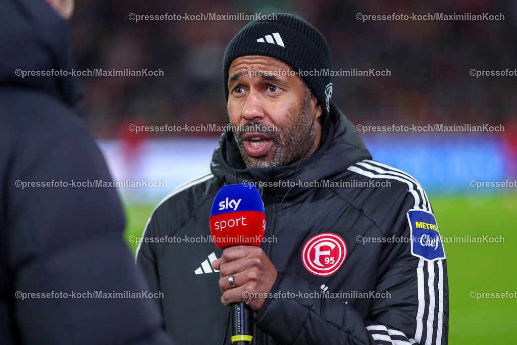 Due20122401019 | 20.12.2024, Fußball, Fortuna Düsseldorf - 1. FC Magdeburg, 2. Bundesliga, Merkur Spiel-Arena, Saison 2024 2025: Cheftrainer Daniel Thioune (Trainer Fortuna Düsseldorf)DFB regulations prohibit any use of photographs as image sequences and or quasi-video.