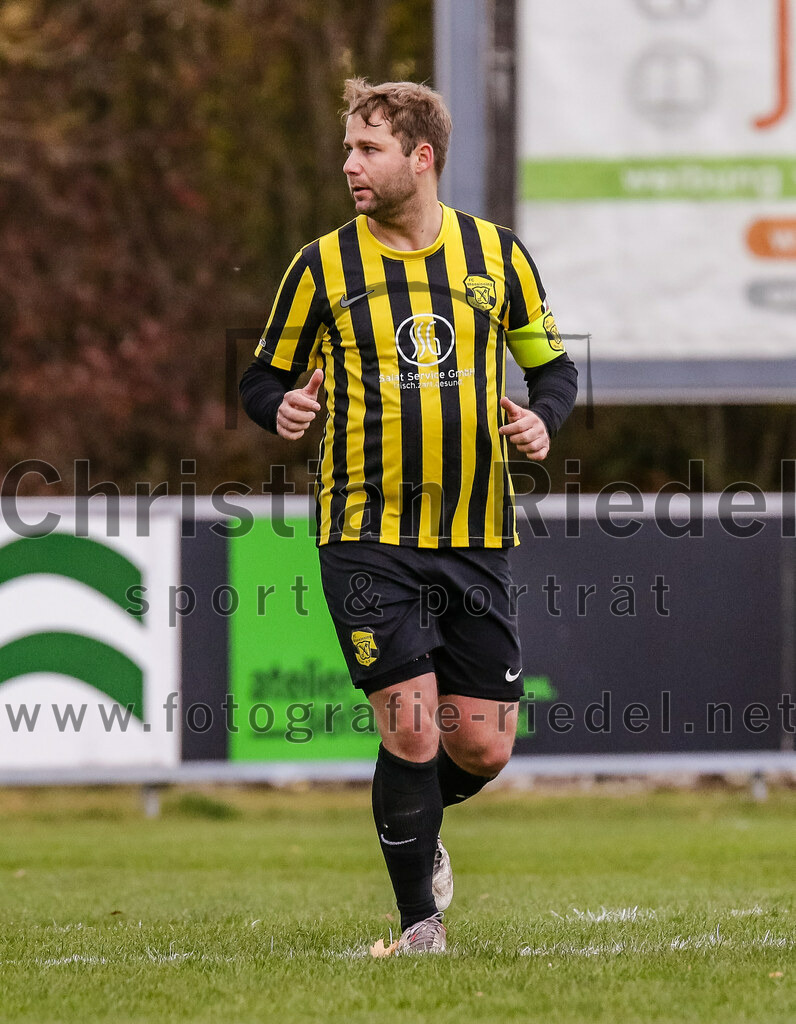 2023-11-11_013_FC_Moosinning_gegen_TSV_Peterskirchen | Moosinning, Deutschland, 11.11.2023:
Fußball, Bezirksliga Oberbayern Ost 2023 / 2024, 17. Spieltag, FC Moosinning gegen TSV Peterskirchen, Endergebnis: 5:0

Peter Werndl (FC Moosinning, #9)

Foto: Christian Riedel / fotografie-riedel.net