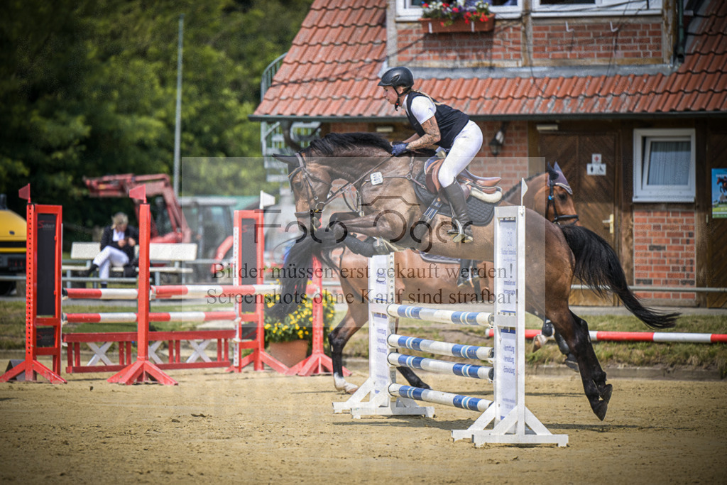DOS_9006 | Entdecke hochwertige Reitturnierfotos von Foto Oger. Professionell, emotional und authentisch – jetzt Lieblingsmomente im Shop bestellen.Deutschlandweite Turnierfotografie. - Realisiert mit Pictrs.com