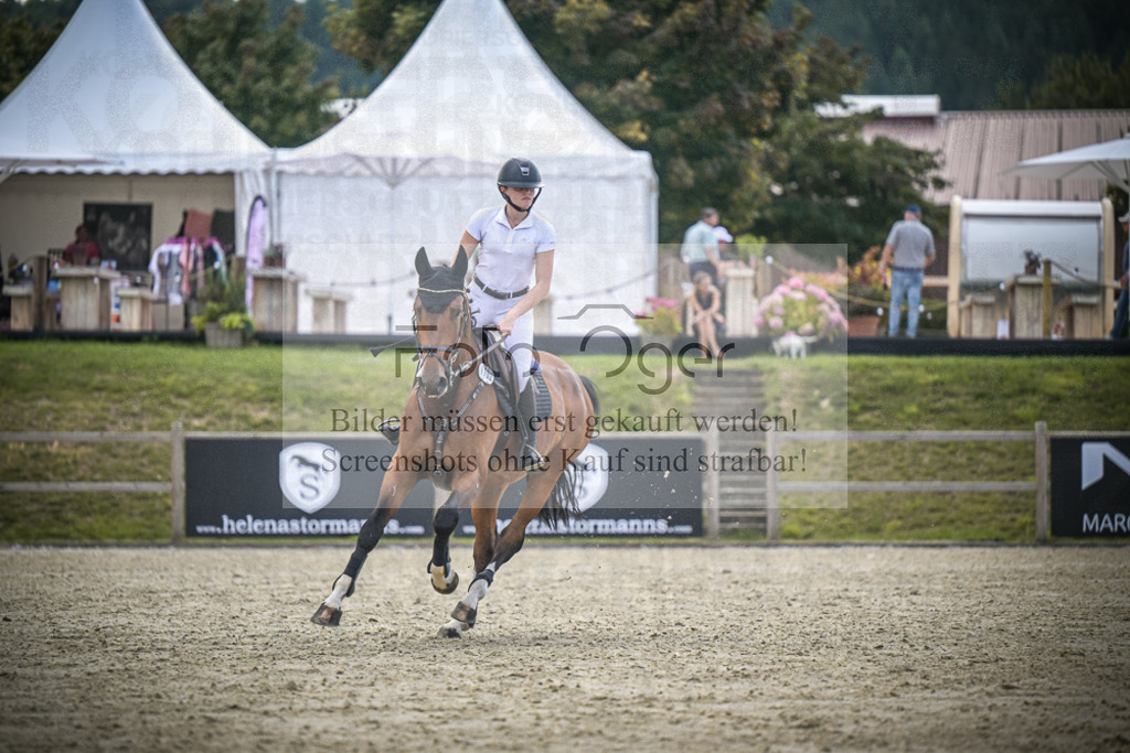 DOS_7051 | Entdecke hochwertige Reitturnierfotos von Foto Oger. Professionell, emotional und authentisch – jetzt Lieblingsmomente im Shop bestellen.Deutschlandweite Turnierfotografie. - Realisiert mit Pictrs.com