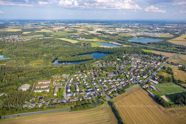 Beckum230805541 | Luftbild, Wohnsiedlung Roland mit Sportplatz SC Roland und Rolandsee, im Hintergrund der Tuttenbrocksee, Roland, Beckum, Münsterland, Nordrhein-Westfalen, Deutschland
