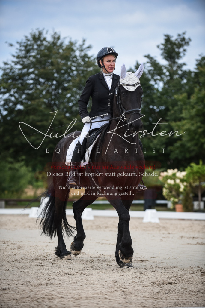 DSC_8623 | Pferde- und Turnierfotografie in Westsachsen. Pferdeportraits, Auftragszeichnungen und intuitive Kunst.