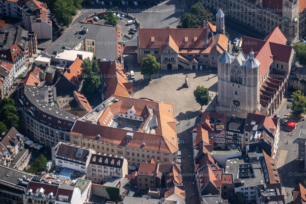 4035278 | BRAUNSCHWEIG 31.07.2020 Kirchengebäude des Domes des Braunschweiger Dom am Domplatz in Braunschweig im Bundesland Niedersachsen, Deutschland. Weiterführende Informationen bei: Ev.-luth. Kirchengemeinde St. Katharinen Braunschweig. // Church building of the cathedral of of Braunschweiger Dom on Domplatz in Brunswick in the state Lower Saxony, Germany. Further information at: Ev.-luth. Kirchengemeinde St. Katharinen Braunschweig. Foto: Gerhard Launer