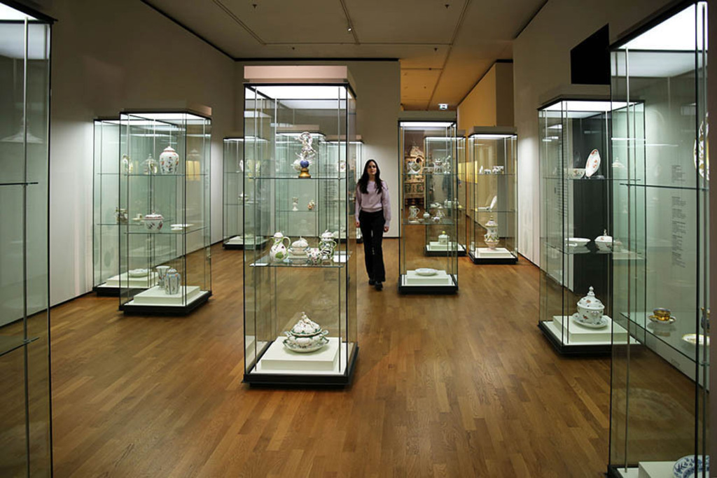 Foto: Leipzig - GRASSI Museum für Angewandte Kunst | Das Team hinter BILDLEXIKON LEIPZIG bündelt historische wie aktuelle Informationen über die Stadt Leipzig in Text und Bild auf einer Plattform und stellt diese der interessierten Öffentlichkeit zur Verfügung.