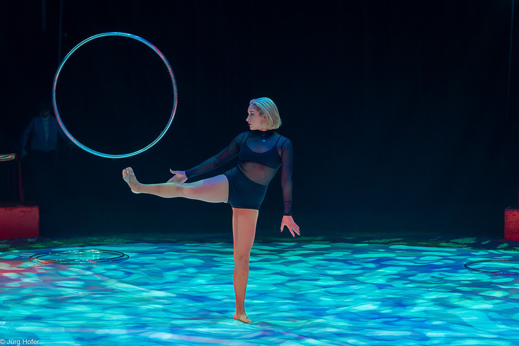 Hula Hoop | Hofer-Images - Realisiert mit Pictrs.com