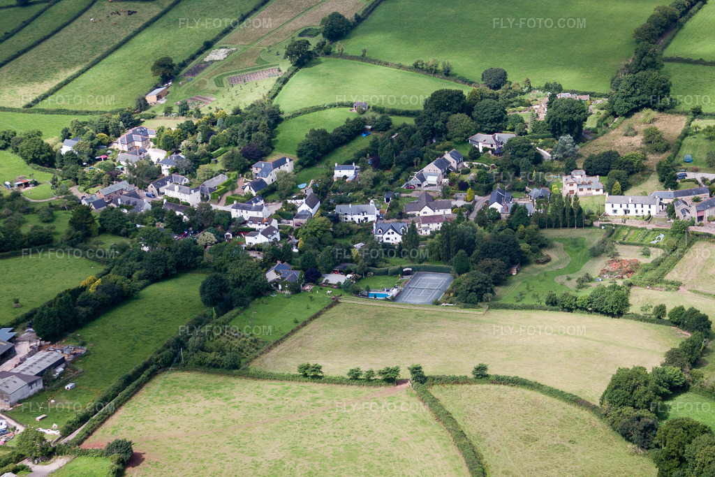 Aerial view: View of the town in Kingskerswell in the state England, Great Britain. – Photo: IMG_19798.jpg taken on 07/25/2009 by Werner Riehm/FLY-FOTO.com – Resolution of the original: 4752 x 3168 px