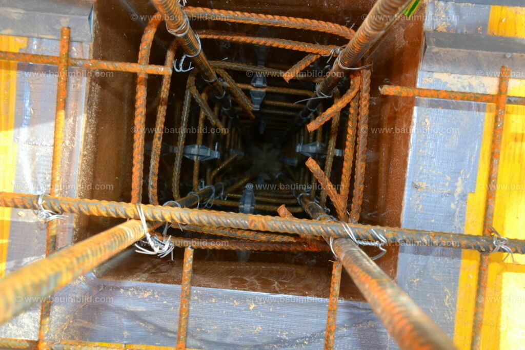 bib-lg04-betonarbeiten-0679 | Nach LV-Leistungsgruppen sortierte Detailfotos über den Bau eines Hauses. Alle Hausbau-Bilder direkt vom Urheber und Autor der Website Haus-Selber-Bauen.com