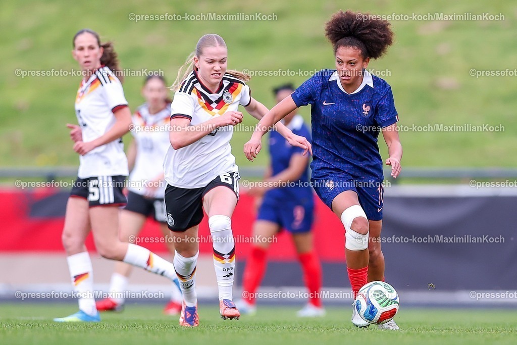 DFB16042601018 | 16.04.2026, Essen, Fußball, UEFA Womens UNDER 19 Championship qualification, Germany - France, Stadion Uhlenkrug, Saison 2025 / 2026: Marie Gmeineder (Deutschland U19 #06) im Zweikampf gegen  Ornella Graziani (Frankreich U19 #10)  DFB regulations prohibit any use of photographs as image sequences and or quasi-video.