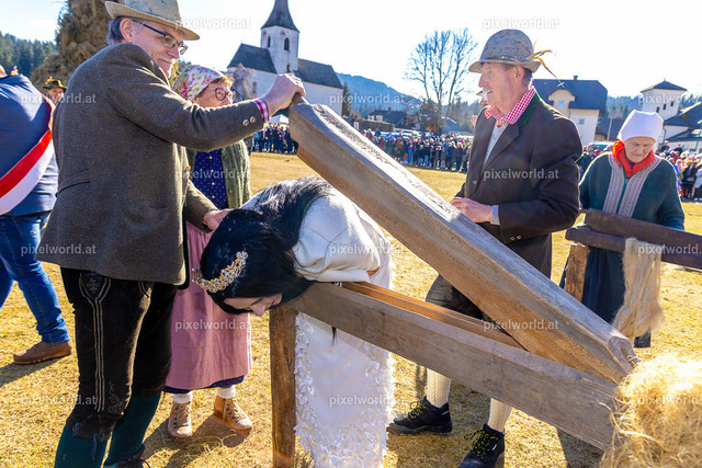 Bärentreiben in Steuerberg | Bildershop von pixelworld.at - Realisiert mit Pictrs.com