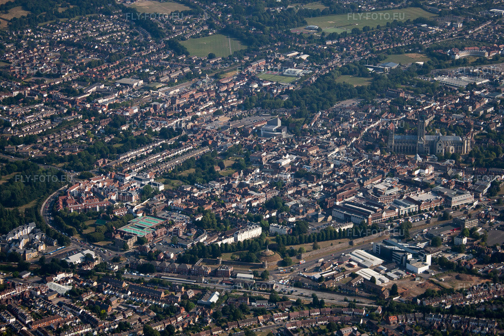 Vue aérienne: Canterbury à Thanington dans le département Angleterre, Grande Bretagne – .Photo: IMG_58608.jpg prise le 18/07/2013 par Werner Riehm/FLY-FOTO.eu – Résolution de l'original: 4752 x 3168 px