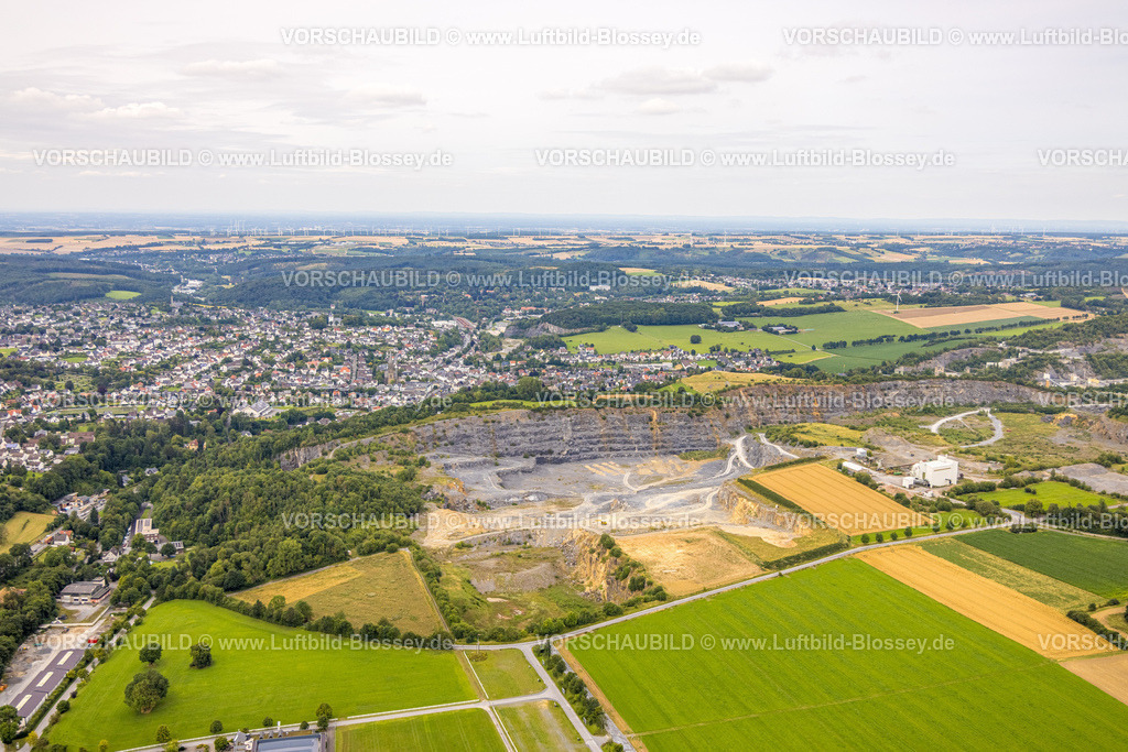 Warstein240713106 | Luftbild, Steinbruch Hillenberg Rheinkalk Warstein mit Ortsansicht, Warstein, Sauerland, Nordrhein-Westfalen, Deutschland