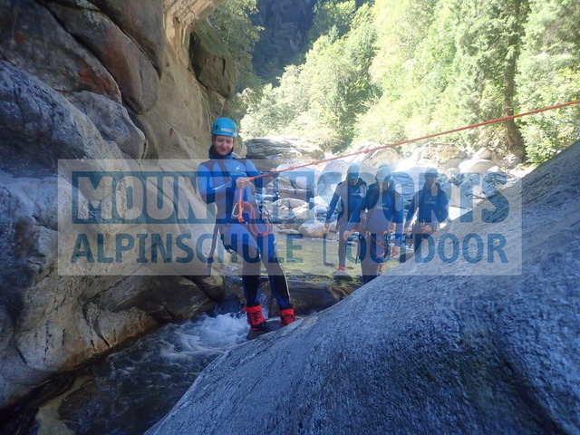 PC020010 | Bestelle die Bilder deines Berg- oder Wasser-Abenteuers mit Mountain Sports bequem von zu Hause aus direkt über unseren Online Fotoshop von pictrs.com. - Realisiert mit Pictrs.com
