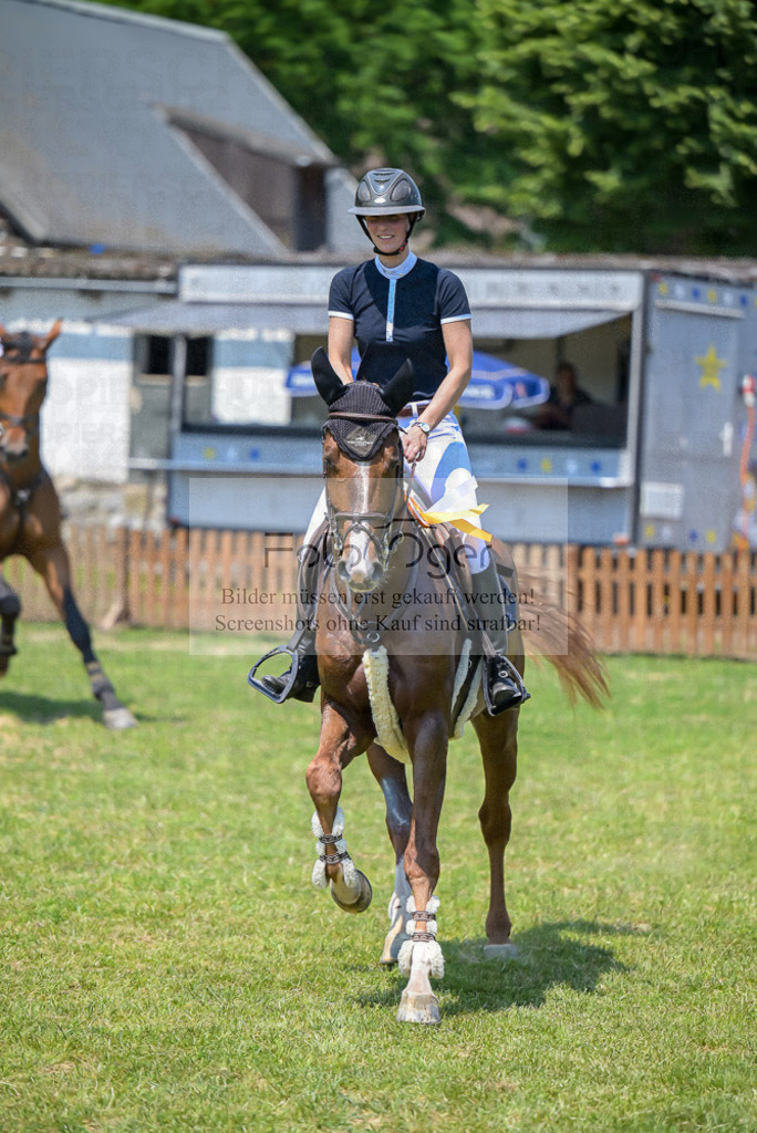 Reitturnier Voxtrup | Entdecke hochwertige Reitturnierfotos von Foto Oger. Professionell, emotional und authentisch – jetzt Lieblingsmomente im Shop bestellen.Deutschlandweite Turnierfotografie. - Realisiert mit Pictrs.com