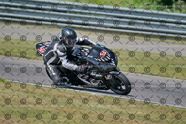 26BT02-0822 | markuskiefer.com - Realisiert mit Pictrs.com