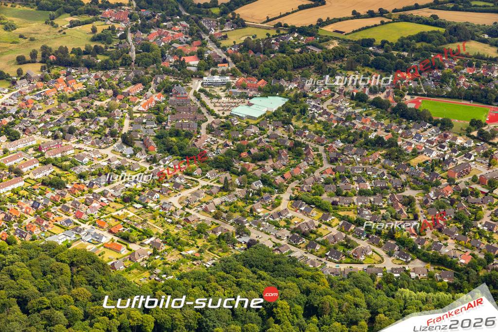 Das Luftbild der Stadt Ratekau wurde 2022 vom Flugzeug heraus erstellt (keine Drohnen-Aufnahmen) Aufnahmehöhe ca.450 Meter- hohe Bildauflösung und Druck-Qualität. Garantiert!