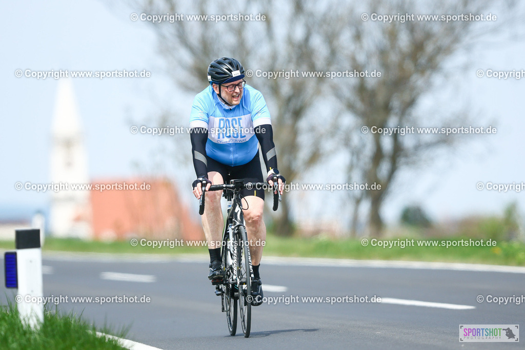 126_TRA57229 | Neusiedlersee Radmarathon 2026@sportshot_your_pictrs #yourpictures#roadtowm2029 #nrm #neusiedlerseeradmarathon #neusiedlersee #neusiedlerseetourismus #burgenland #mörbisch #nrm26 #burgenlandtourismus #voglundco #poweredbyburgenlandtourismus #radsport #rad #marathon #ucigranfondo #visitburgenland #ucigranfondoworldseries