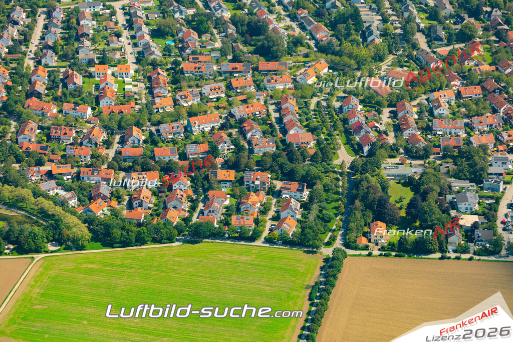 Das Luftbild zeigt :  Zorneding - Die Luftaufnahme wurde 2024 vom UL-Flugzeug aus erstellt ( keine Drohne ) - Hochauflösende Luftaufnahme - Für grossformatige Ausdrucke geeignet. Die Geschenkidee !Mit Lizenz und Bildrechte bestellbar