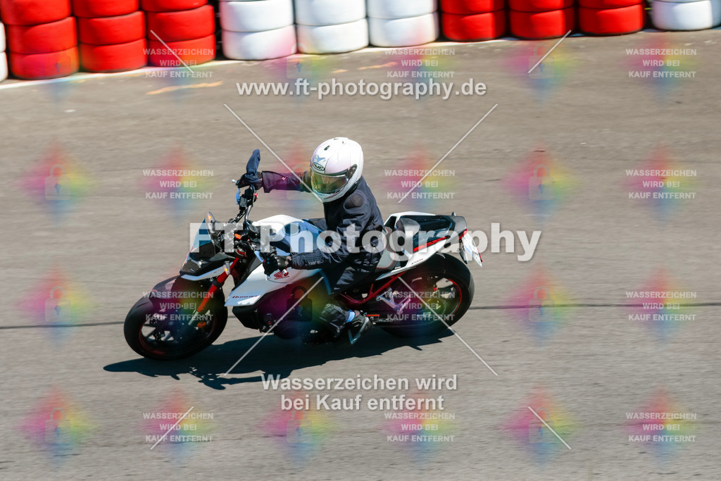 Moto-TeamOBK-22434 | Hier findet Ihr Bilder von Touristenfahrten auf der Nürburgring Nordschleife oder von anderen Veranstaltungen die ich besucht habe. Viel Spass beim Durch Schauen 