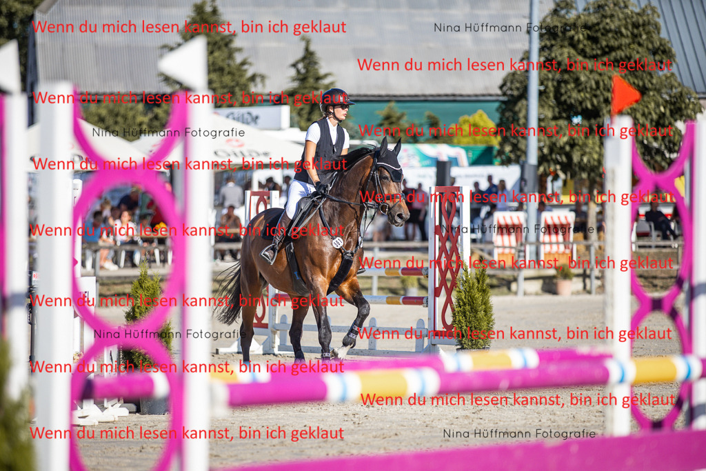 BK1A7425 | Turnierbilder Turnierfotos Nina Hüffmann Turnierfotografie Pferdefotografie Tierzeichnung Haustierzeichnung Pferdezeichnung Hundezeichnung Videograf  - Realisiert mit Pictrs.com
