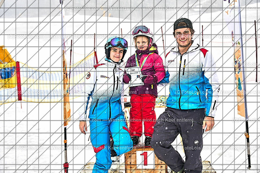 ALP1002_NeujahrsSchikurs_Siegerehrung_Gruppe Elina | (C)FotoLois.com, Alois Spandl. NEUJAHRS-SCHIKURS Schischule Haginger, Gemeindealpe Mitterbach, Abschlußrennen, Sa 6. Januar 2024.