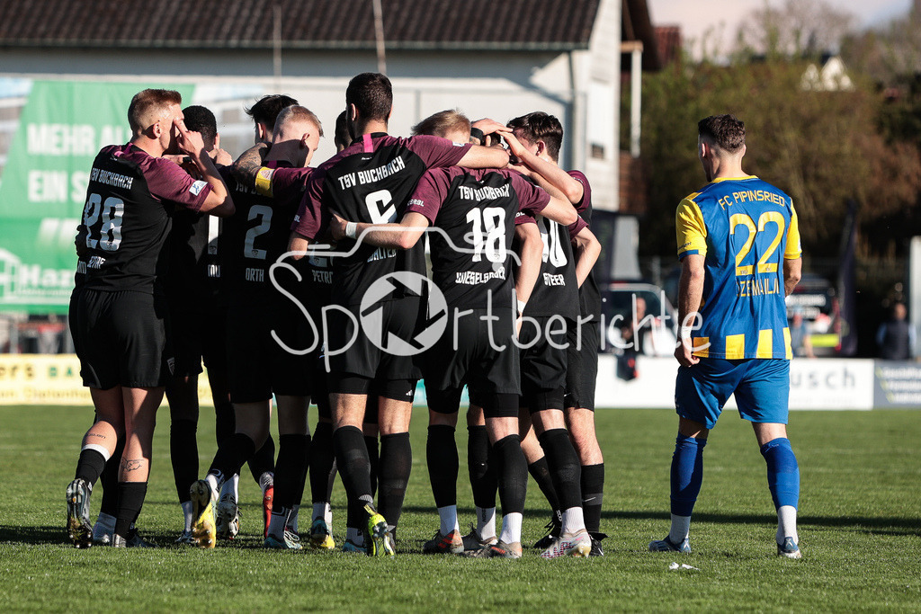 FC Pipinsried - TSV Buchbach | Jubel der Gaeste nach dem Tor zum 0-1 durch Daniel MUTEBA (TSV #16) / Torjubel
