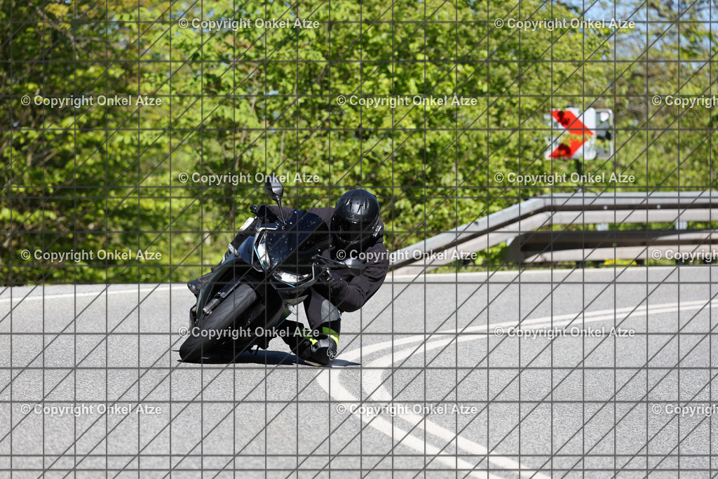 IMG_9248 | Fotograf am Kyffhäuser. Onkel Atze. Kyffhäuser Rennstrecke. Café36. Motorsportfotografie. - Realisiert mit Pictrs.com
