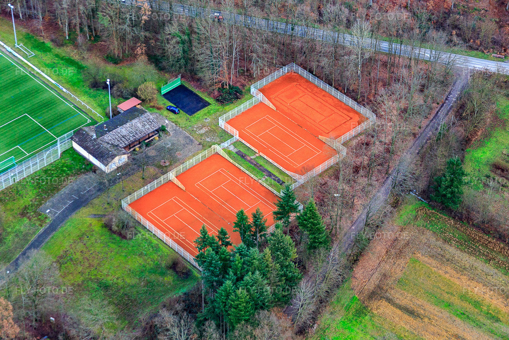 Luftbild: Sporthalle uind Stadion des TuS 1908 Schaidt, Schützenverein Schaidt | Zur Gogglerstubb und Tennisplätze des TC Bienwald Schaidt im Ortsteil Schaidt in Wörth im Bundesland Rheinland-Pfalz in Deutschland. Foto: IMG_085881.jpg vom 08.01.2016 durch Werner Riehm/FLY-FOTO.deWWW.TUS08-SCHAIDT.DE