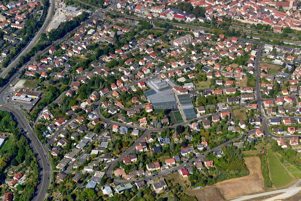 3650695 | HEIDINGSFELD 13.09.2016 Wohngebiet - Mischbebauung der Mehr- und Einfamilienhaussiedlung  in Heidingsfeld im Bundesland Bayern, Deutschland // Residential area - mixed development of a multi-family housing estate and single-family housing estate  in Heidingsfeld in the state Bavaria, Germany Foto: Gerhard Launer