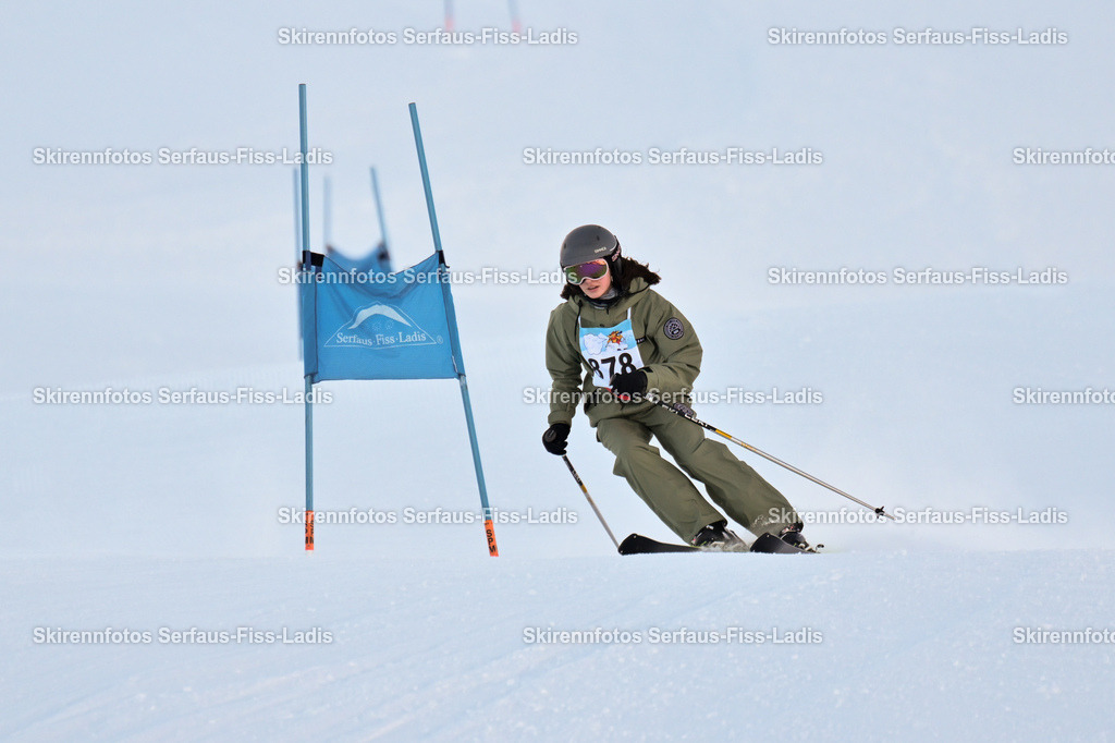 SRF_25.12.2025_0245 | Skirennfotos,Serfaus,Fiss,Ladis,Kinderskirennen,Winter,Tirol,Oberland,skirace,SFL,feelfree,weil wir's genießen,ski,Ski,skifahren,Sonnenplateau, - Realisiert mit Pictrs.com