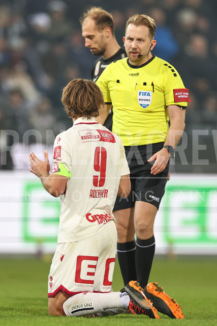 UEFA Europa League 2025/26: SK Sturm Graz vs SK Brann | Graz, Austria, 29.JAN.26 - SOCCER - UEFA Europa League, SK Sturm Graz vs SK Brann Bergen. The image shows Daniel Maderner (GAK) on knees in front of referee Julian Weinberger.